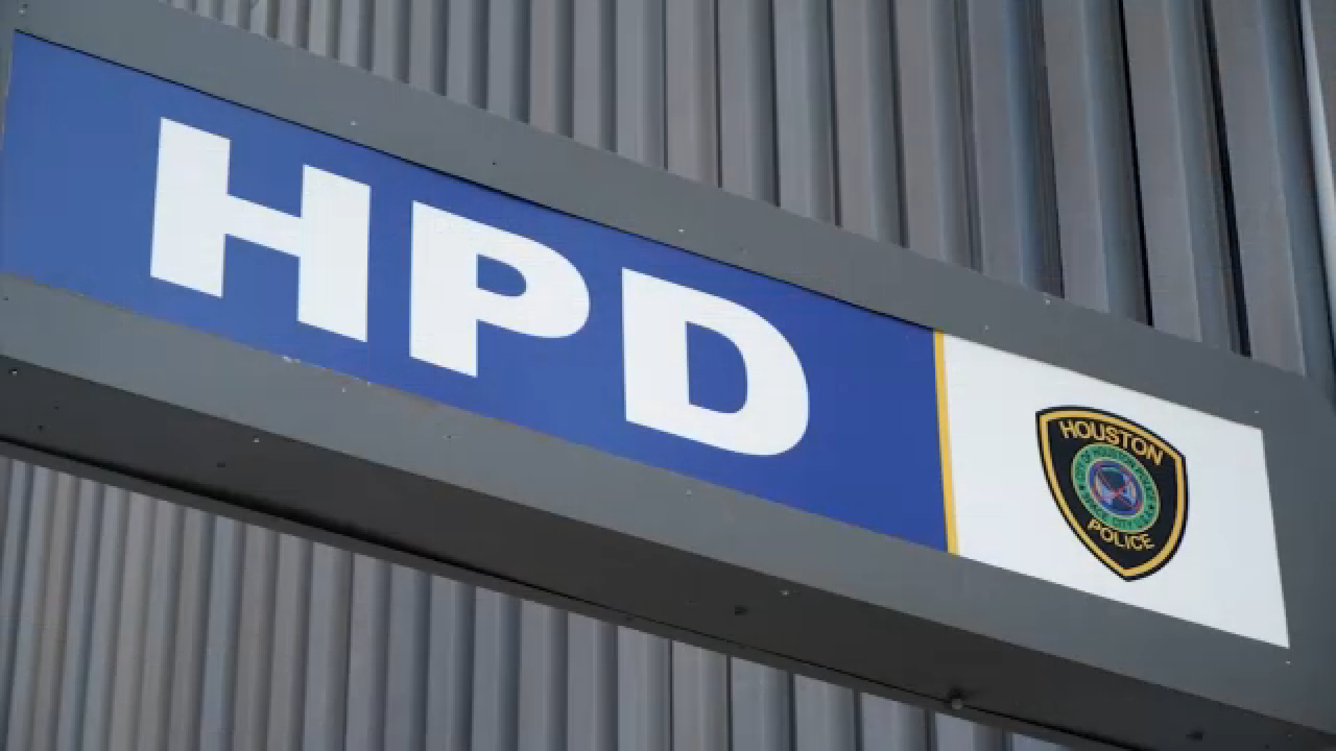 Former HPD officer indicted after allegedly placing GPS tracker on suspect's truck without warrant
