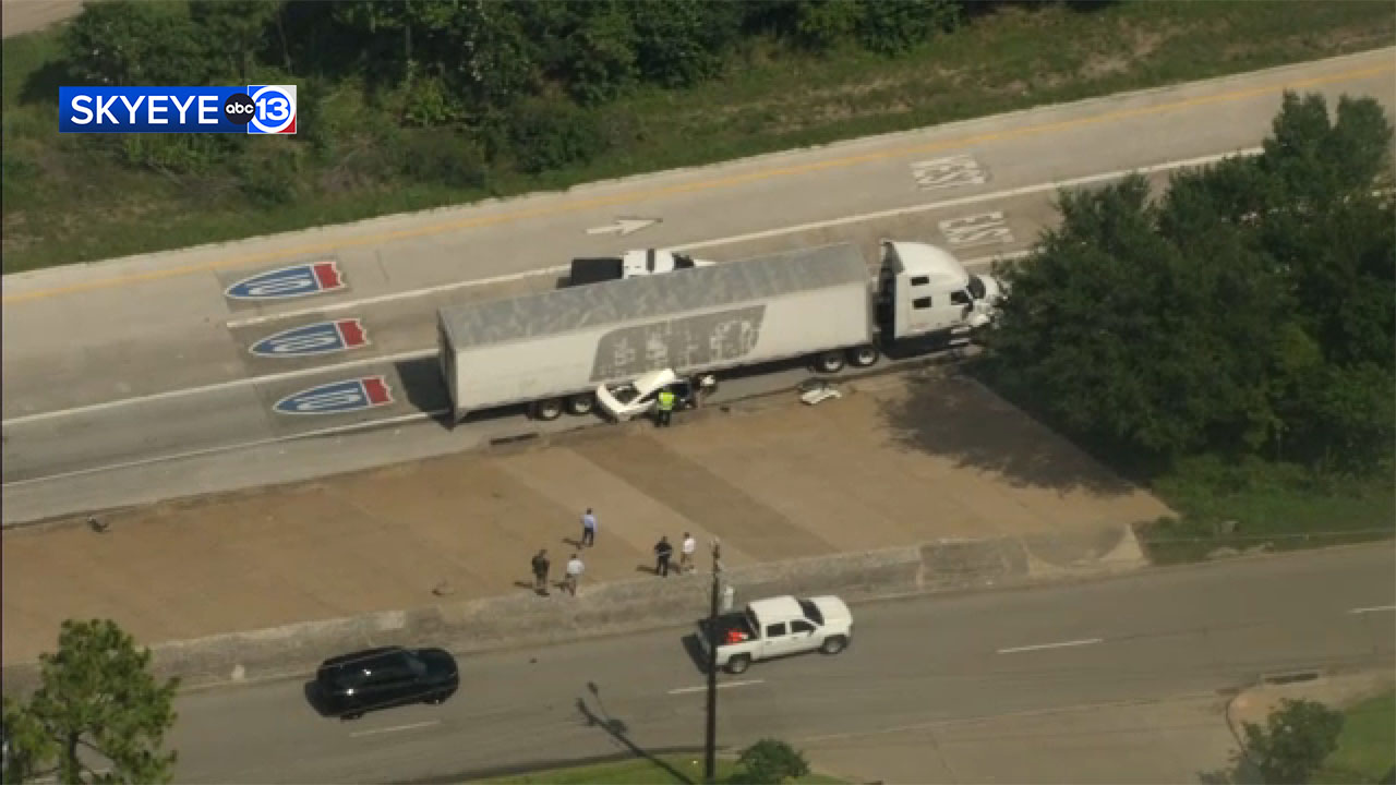 Robbery suspects' getaway car hits two 18-wheelers in failed escape attempt, police say