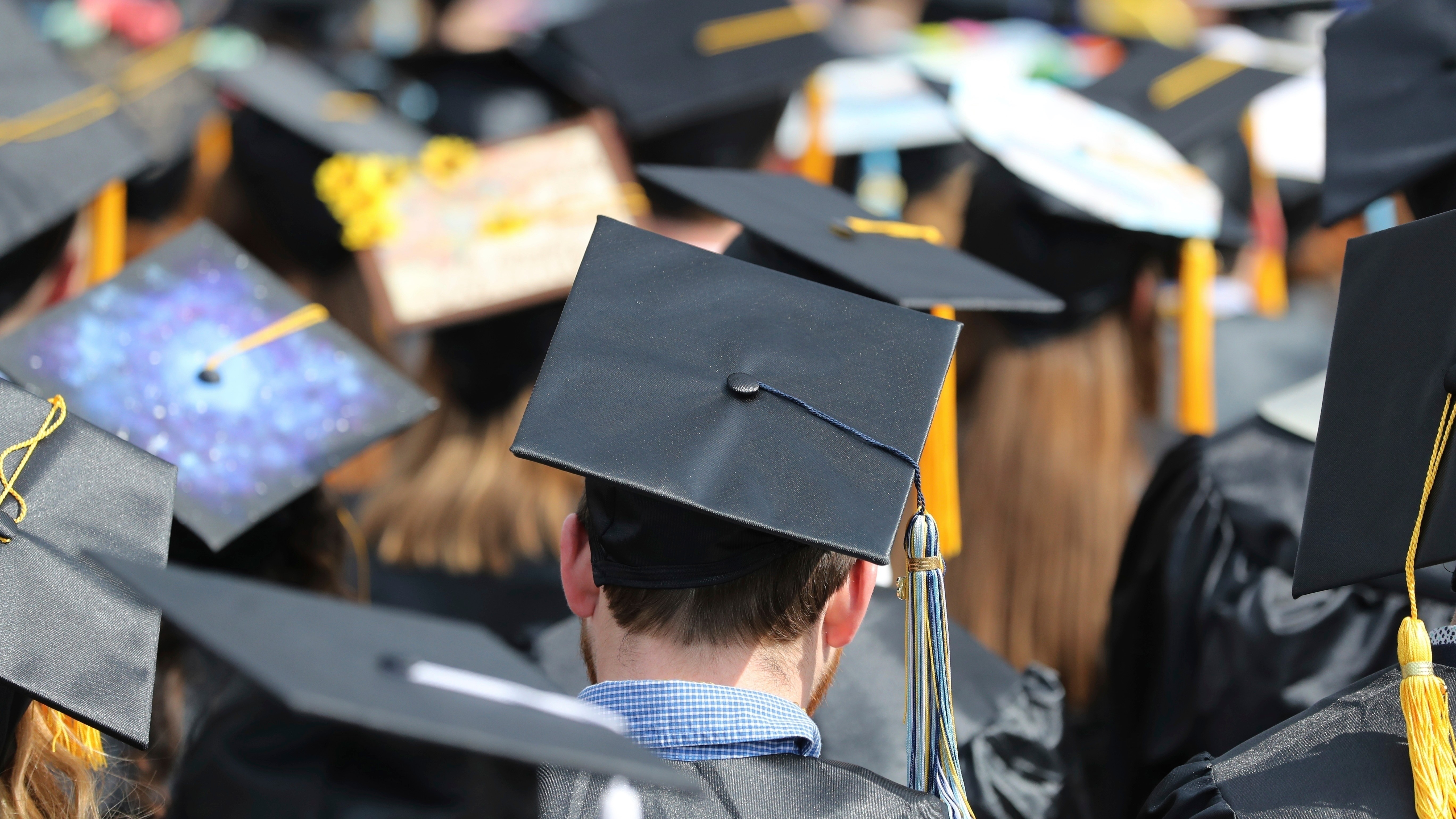 Student loan borrowers can qualify for lower rates if they use autopay