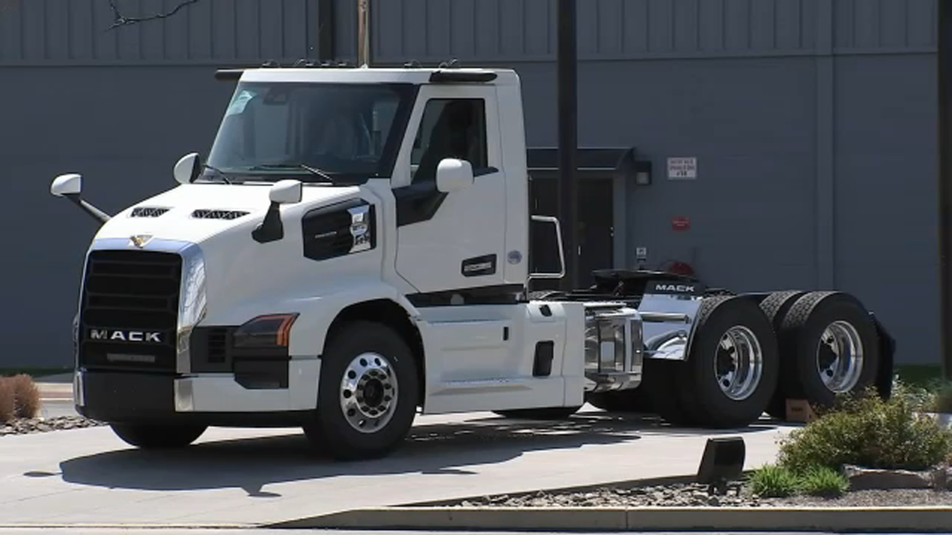 From peace talks to Pennsylvania: President Trump to visit Mack Truck facility in Macungie, Pa.