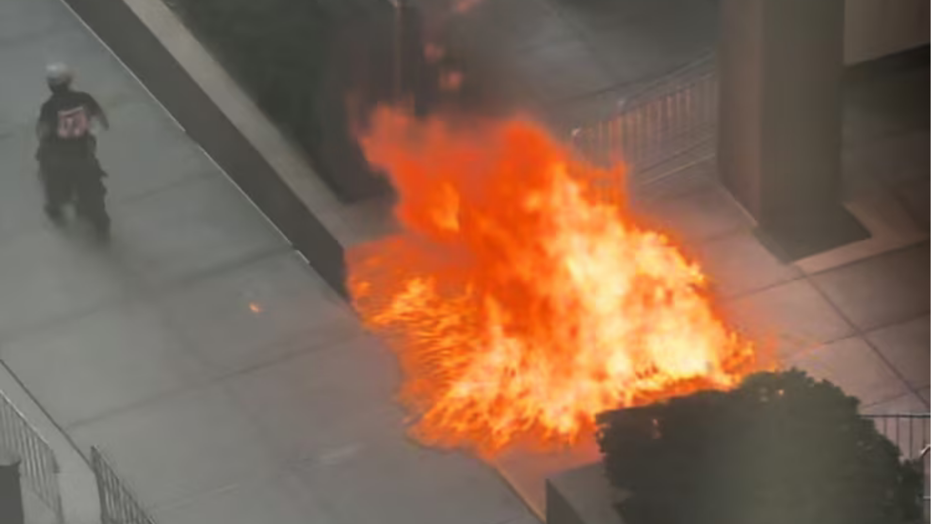 Man in custody after setting off 'incendiary device' outside federal building in Manhattan