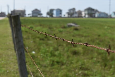 Galveston leaders narrowly advance controversial Discovery Sands development by approving zoning exemptions
