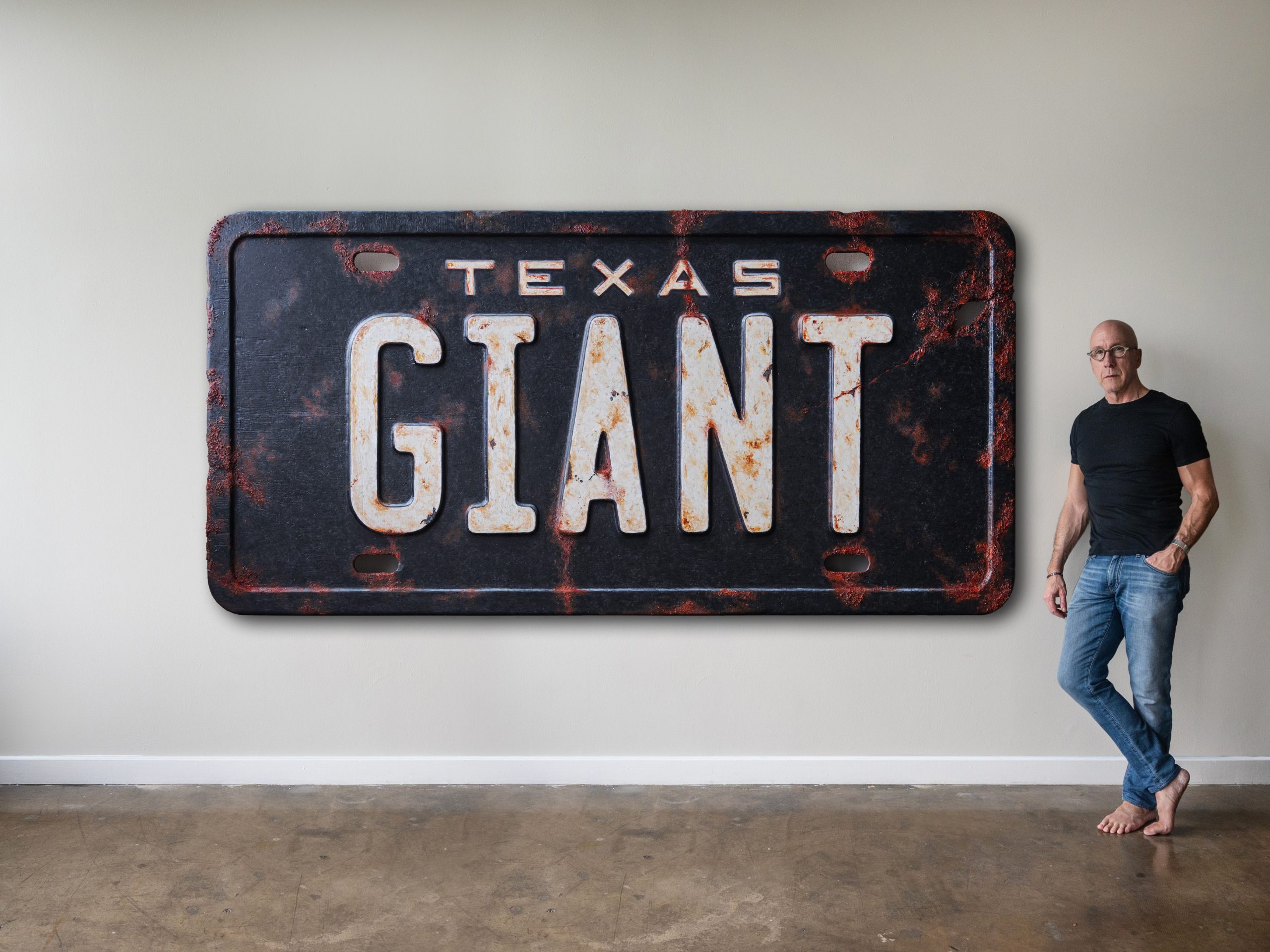 Everything is bigger in Texas. 'GIANT' takes that to heart.