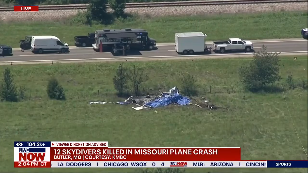 11 skydivers, pilot die in Missouri plane crash, troopers say