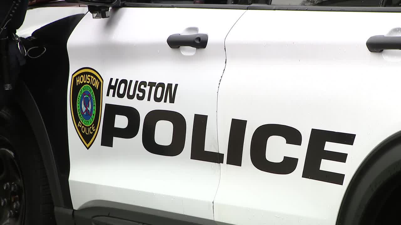 Texas man fatally shot following fight outside Southwest Houston convenience store