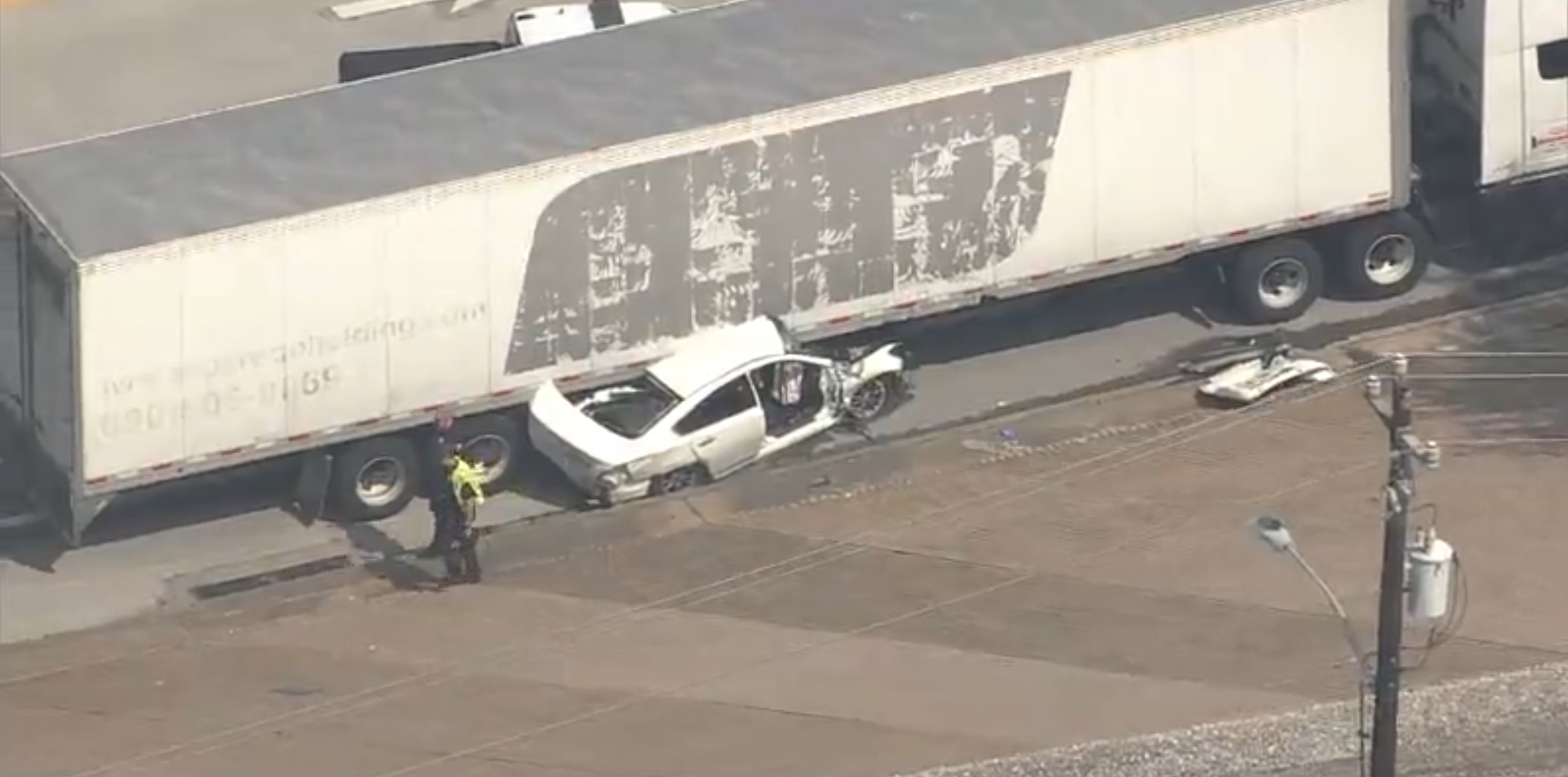 Pasadena robbers' vehicle struck by two 18-wheelers; 1 seriously injured