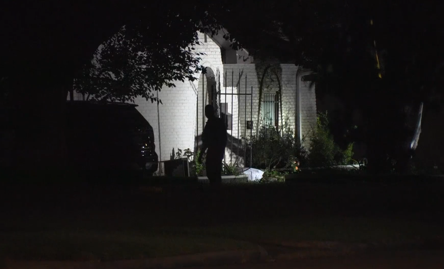 Houston SWAT: Suspect arrested after cutting brother's throat with knife near Sharpstown