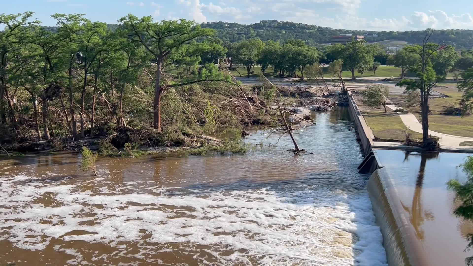 Texas Hill Country recovers from flooding that killed 2 as heavy rain continues elsewhere