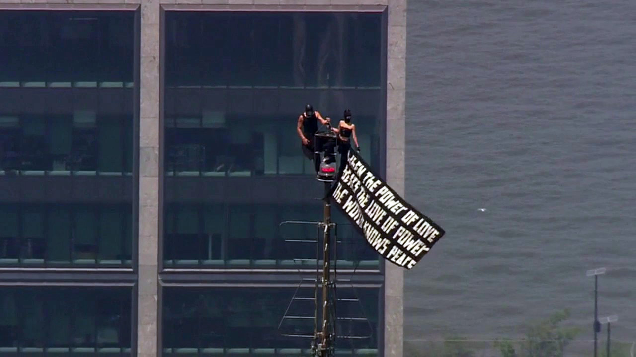 Empire State Building climbers display quote on banner: What does it say?